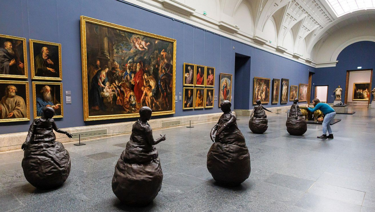 Juan Muñoz, el «ladrón» irreverente que robó con el arte — regresa al Prado